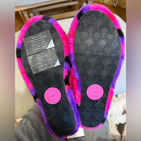 NWT Women’s UGG Pink/Purple Fluff Yeah Slides Size 6 - Picture 3 of 6